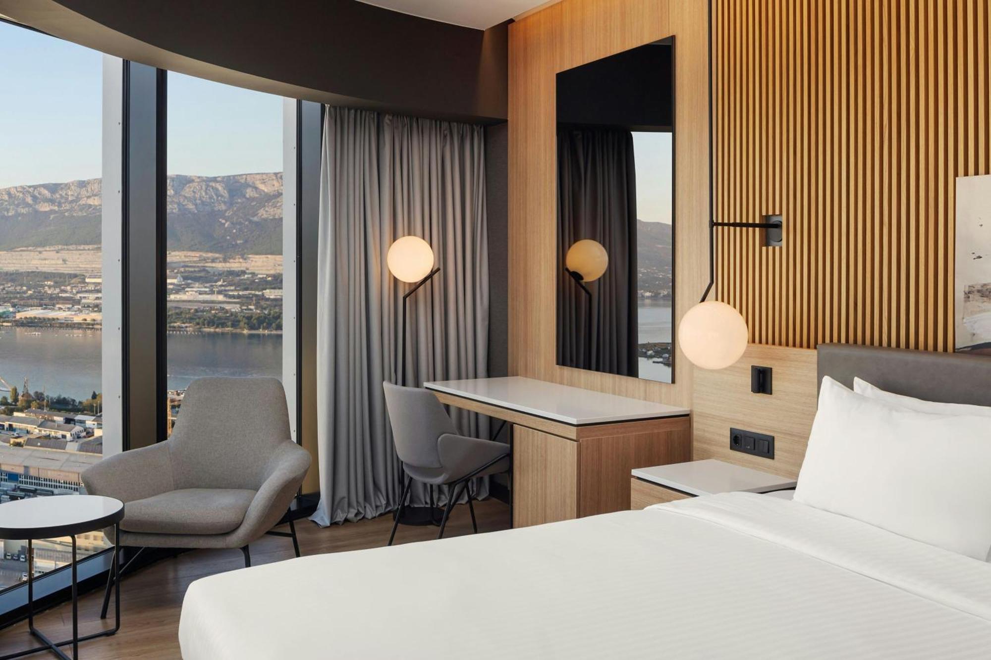 Ac By Marriott Split